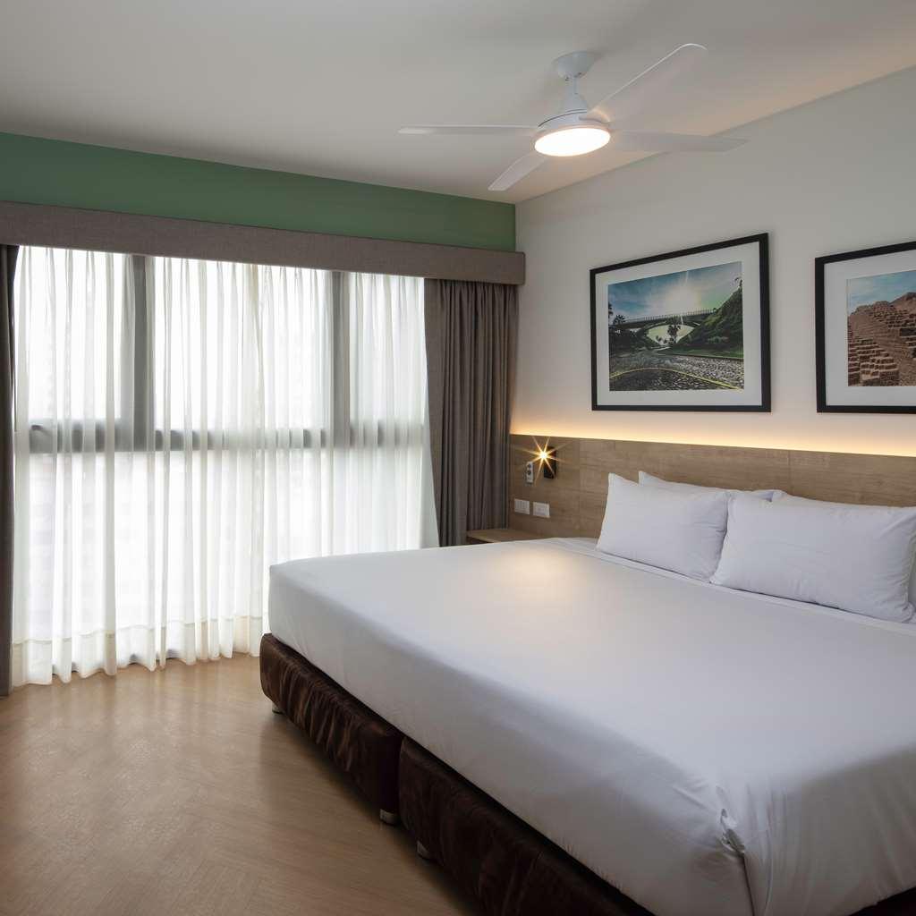 Casa Andina Standard Benavides Hotel Lima Szoba fotó